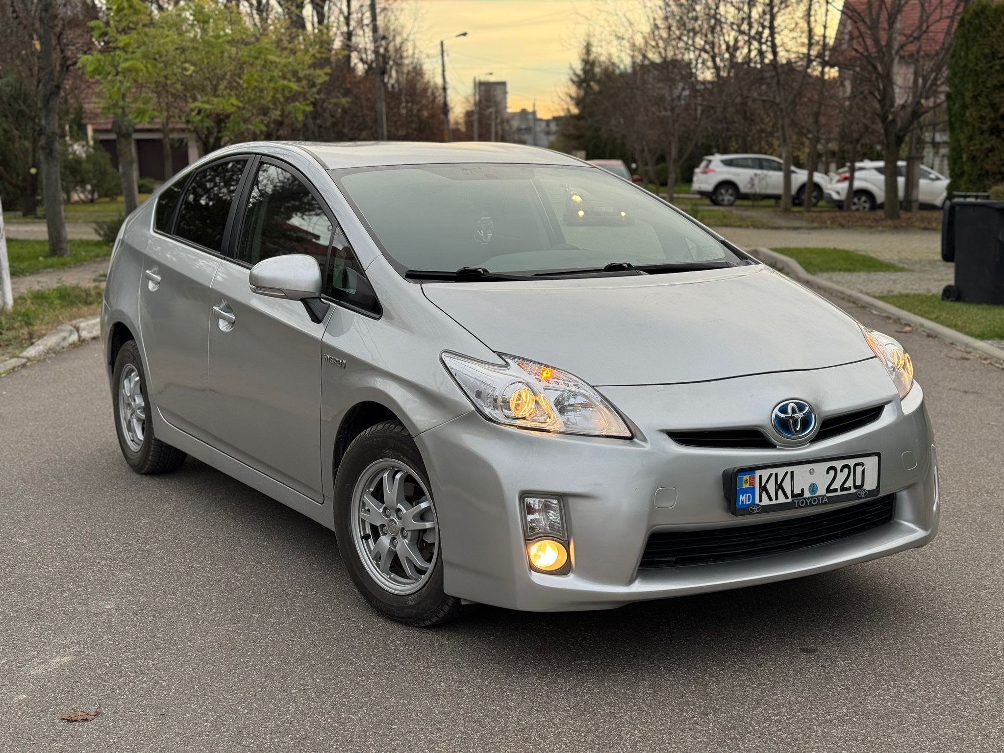 TOYOTA PRIUS
